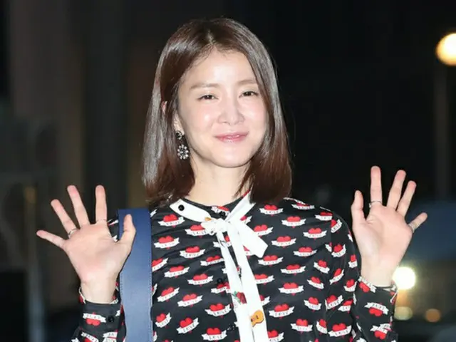 韓国女優イ・シヨン（35）が洋食業界の事業家と結婚を前提に熱愛中だ。