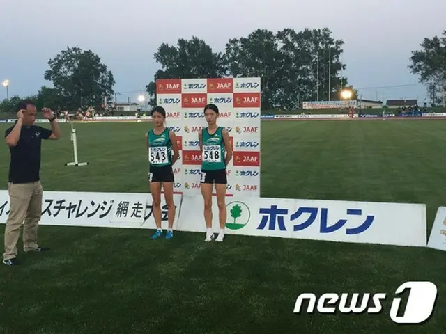 韓国のキム・ドヨン（23）とチョン・ダウン（20、以上K-water）が陸上女子5000mで並んで韓国新記録を樹立した。