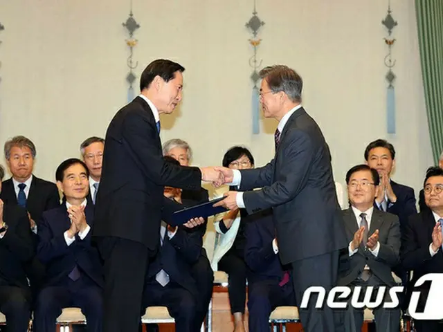 韓国の文在寅（ムン・ジェイン）大統領の職務遂行に対する肯定的評価が80%を記録し、80%台の好調を維持している。
