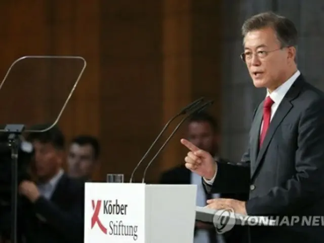 今月6日、ドイツ・ベルリンで朝鮮半島平和構想を発表する文大統領=(聯合ニュース)