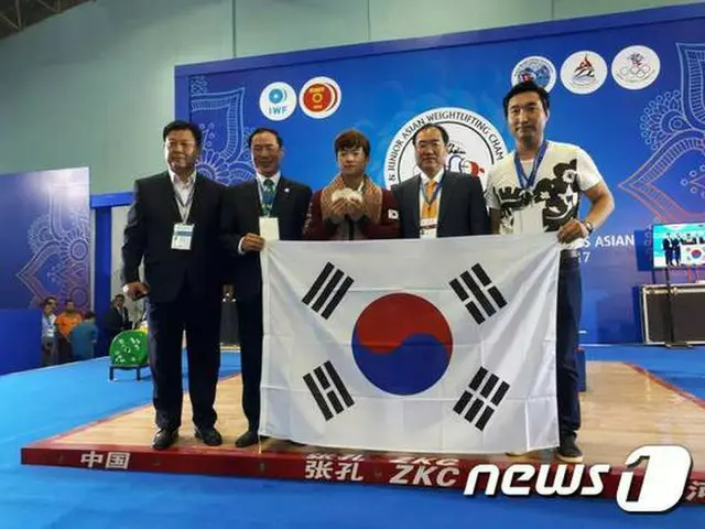 パク・ジュヒョ、男子69キロ級銀メダル3個獲得＝アジアジュニアウエイトリフティング選手権（提供:news1）