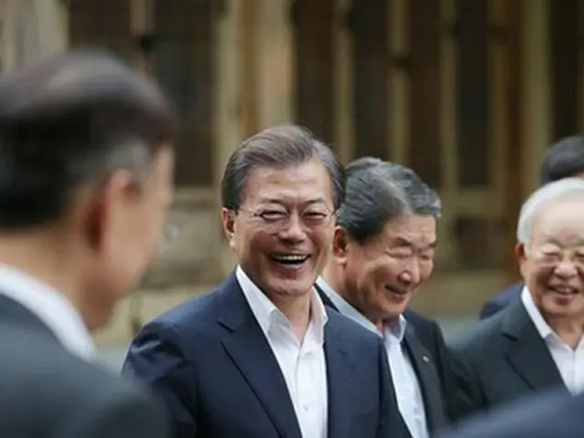 韓国の文在寅（ムン・ジェイン）大統領の国政遂行支持率が77%と先週より3%ポイント上昇したことが28日、分かった。