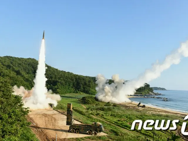 韓国のソン・ヨンム国防長官は29日、北朝鮮のICBM（大陸間弾道ミサイル）級の挑発に関して、アメリカの戦略資産を朝鮮半島に展開し、THAADの追加配置のために早急に協力することにした。（提供:news1）