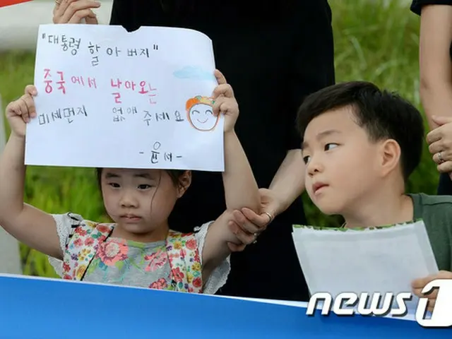 韓国の幼稚園や小学校に通う子供たちが文在寅（ムン・ジェイン）大統領に“PM2.5”を心配せずに遊べるようにしてほしいと訴える手紙を送った。