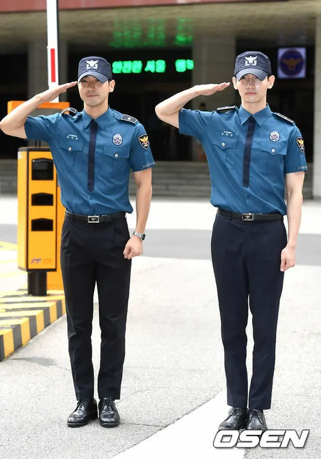 韓国の人気グループ「東方神起」チャンミン（29）と「SUPER JUNIOR」チェ・シウォン（30）がそろって軍服務を終えた。