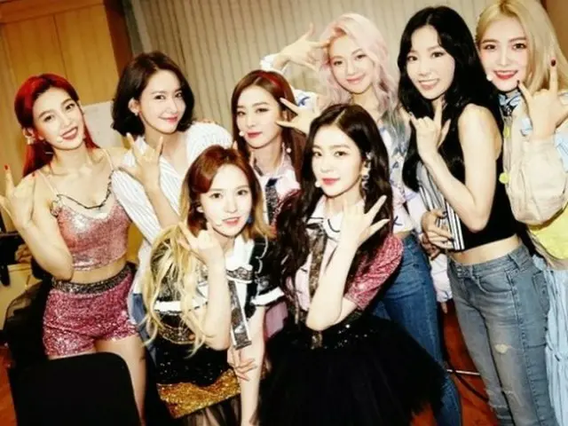 「少女時代」が同じ所属事務所の後輩グループ「Red Velvet」を応援した。（提供:OSEN）
