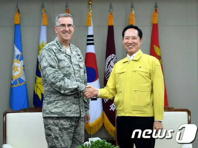 米戦略司令官「拡張抑制・防衛公約を再確認」…韓国国防部長官を会談