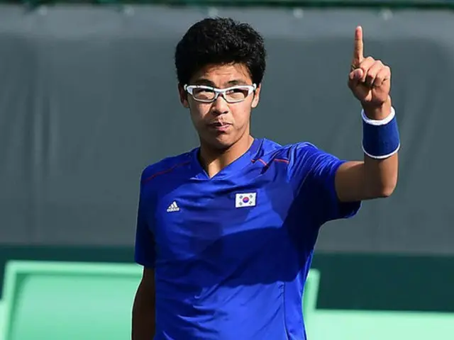 韓国のテニス選手チョン・ヒョン（21、49位）が男子プロテニスツアー・ウィンストン・セーラム・オープンで8強に進んだ。