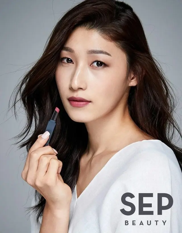 韓国の女子バレーボール選手キム・ヨンギョン（29、上海国華人寿）がCJオーショッピングの化粧品ブランド「SEP」の専属モデルに抜てきされた。
