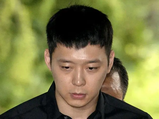韓国の人気グループ「JYJ」パク・ユチョン（31）に性的暴行を受けたと主張し、虚偽の告訴をした容疑で裁判に移された女S側が記者会見を開く。