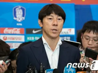 W杯出場決め、帰国した韓国代表監督 「攻撃的に世界と戦いたい」