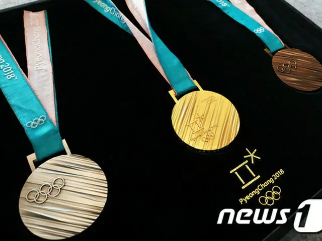 2018年平昌（ピョンチャン）冬季オリンピックのメダルが21日、初公開された。韓国文化の象徴である“ハングル”がメダルのモチーフとなった。
