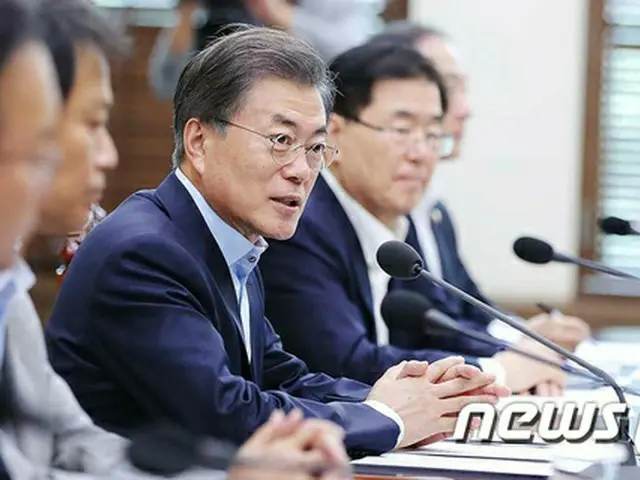 文大統領支持率、”朝鮮半島危機”で4週連続ダウン