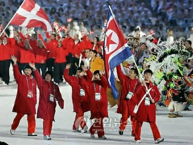 ２０１０年のバンクーバー冬季五輪開会式で入場する北朝鮮選手団（資料写真）＝（聯合ニュース）
