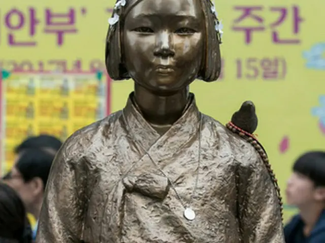 菅官房長官、少女像の“公共造形物”指定に「極めて遺憾」（提供:news1）