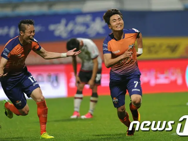 江原FC MFムン・チャンジン、UAEアル・アハリ・ドバイへ移籍