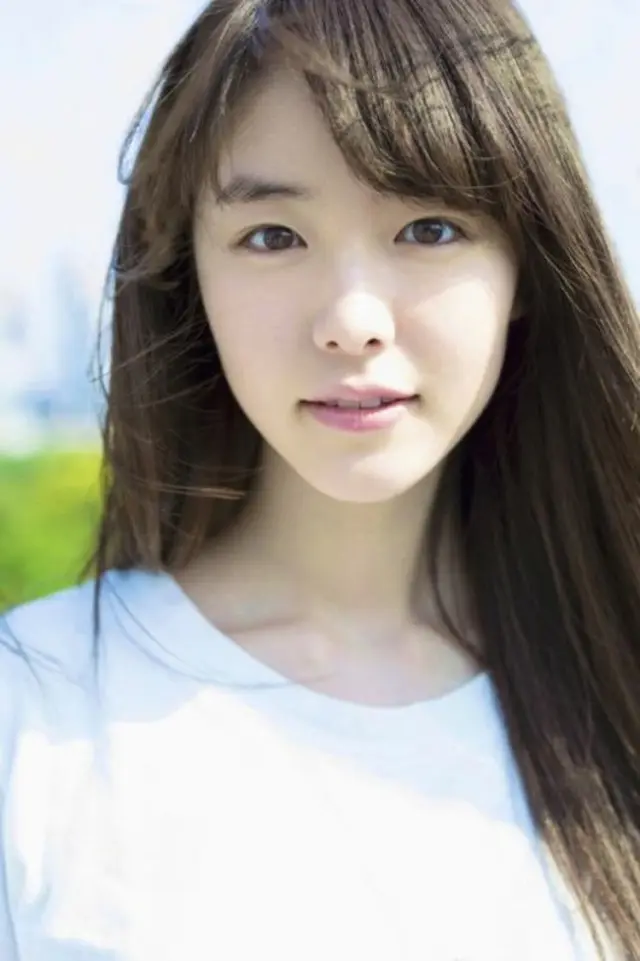 韓国歌手ナオル（Brown Eyed Soul）が今月カムバックする中、新曲ミュージックビデオ（MV）の主人公に日本の新人女優・唐田えりか（20）が抜てきされた。（提供:OSEN）
