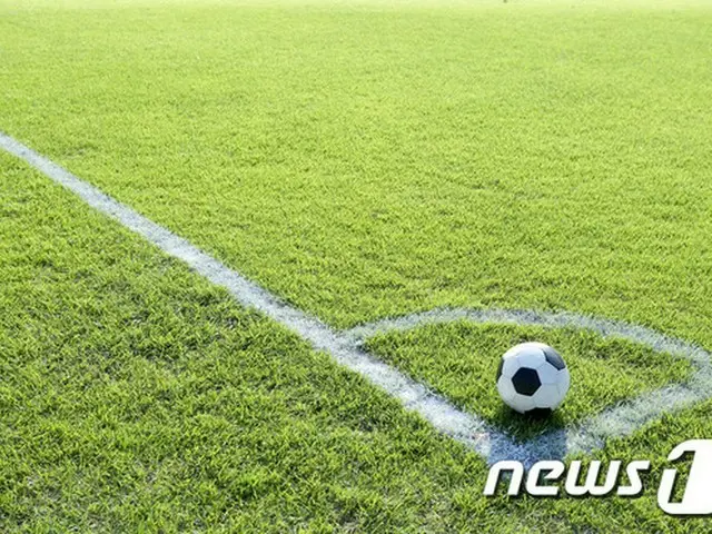 サッカーU-23韓国代表のコーチが勤務地離脱と売春疑惑が提起され、すぐに席から退いたことが確認された。