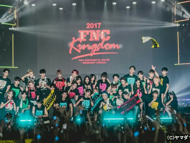 「FTISLAND」、「CNBLUE」ら、FNC Entertainment 所属のアーティストが集う音楽の祭典、「2017 FNC KINGDOM IN JAPAN -MIDNIGHT CIRCUS-」が、12月16日（土）17日（日)の2日間、千葉・幕張メッセにて、開催された。