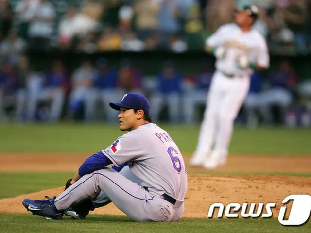米国メディアが引退した韓国のプロ野球選手パク・チャンホ（44）がテキサス・レンジャーズと結んでいた契約を歴代最悪のFA契約11位に挙げた。