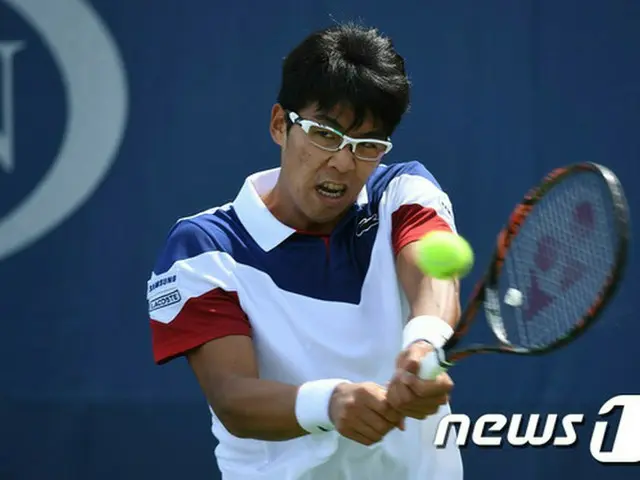 韓国男子テニスの看板選手チョン・ヒョン（21）がシーズン初大会となるブリスベン国際でベスト8進出に失敗した。