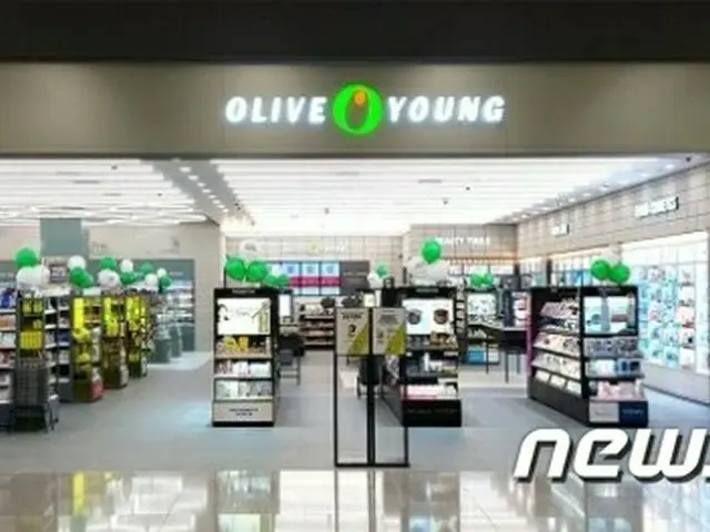 OLIVE YOUNG、仁川国際空港第2旅客ターミナルにオープン＝“K-Beauty”トレンドを知らせる（提供:news1）