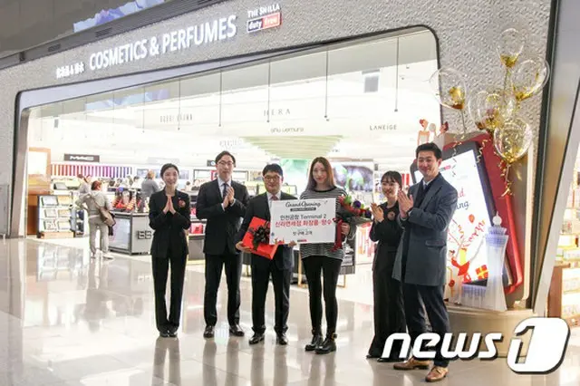 新羅免税店は仁川国際空港第2旅客ターミナル（T2）に化粧品・香水の空港免税店をオープンしたと18日、明らかにした。（提供:news1）