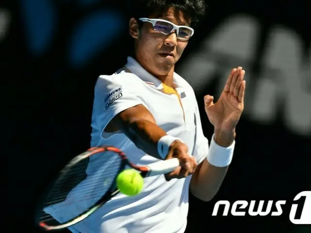 韓国男子テニスの看板選手チョン・ヒョン（21、韓国体育大）が米国のテニーズ・サンドグレン（26）を破り、全豪オープンベスト4進出を決めた。