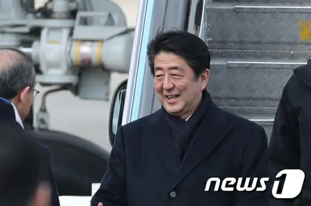 9日午後、日本の安倍晋三首相が平昌（ピョンチャン）冬季五輪開会式に出席するため、襄陽（ヤンヤン）国際空港を通して訪韓した。