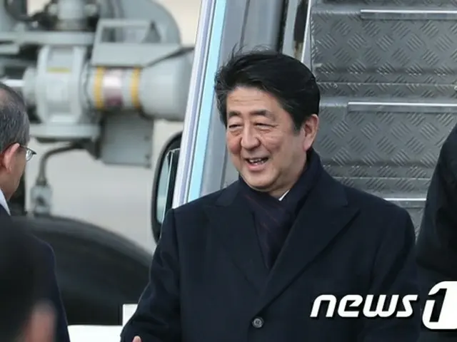 9日午後、日本の安倍晋三首相が平昌（ピョンチャン）冬季五輪開会式に出席するため、襄陽（ヤンヤン）国際空港を通して訪韓した。