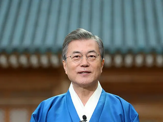 文大統領、就任して初めての迎えた旧正月連休…韓服姿で国民へあいさつ＝韓国
