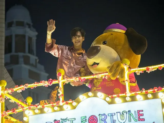 K-POPアイドル・王嘉爾(Jackson Wang/GOT7)、香港旧正月パレードに登場!(オフィシャル)