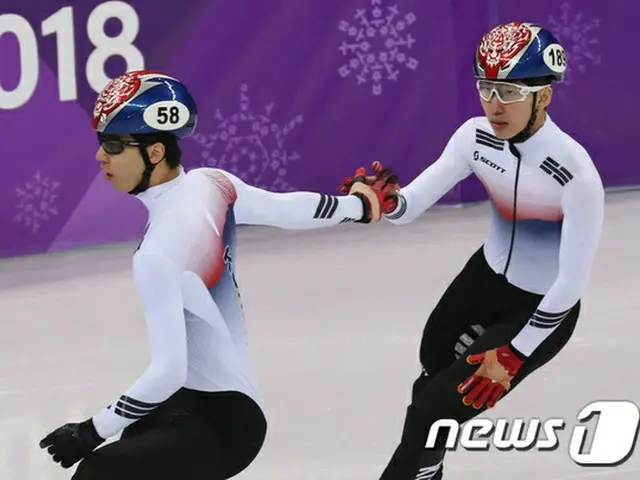 韓国のファン・デホン（18）とイム・ヒョジュン（21）が男子ショートトラック500メートルでそれぞれ、銀メダルと銅メダルを獲得した。