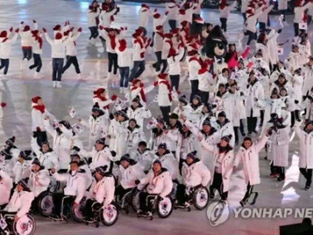 パラリンピックの開会式で入場する韓国選手団＝（聯合ニュース）