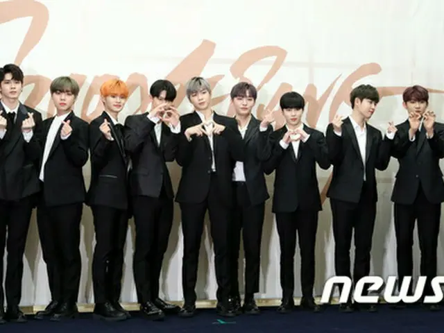 19日に2ndミニアルバムを発表した韓国ボーイズグループ「Wanna One」が、ネット放送にサプライズ出演した。（写真提供:news1）