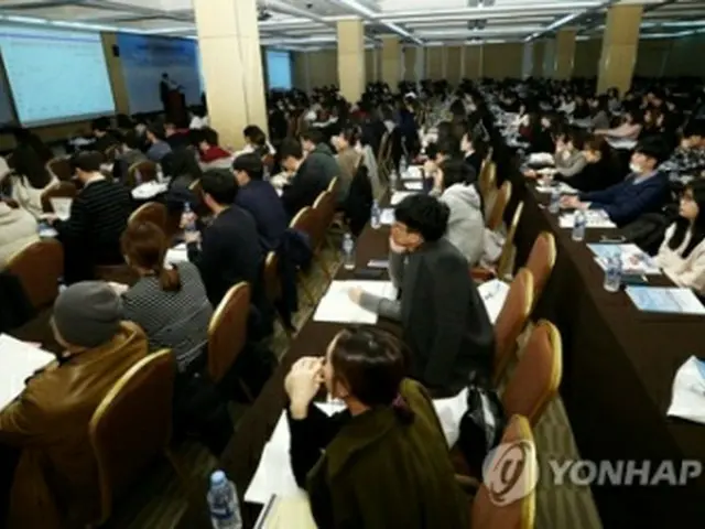 ３月２３日にソウルで開かれた日本への就職を望む人向けの説明会にも多くの若者が集まった（資料写真）＝（聯合ニュース）