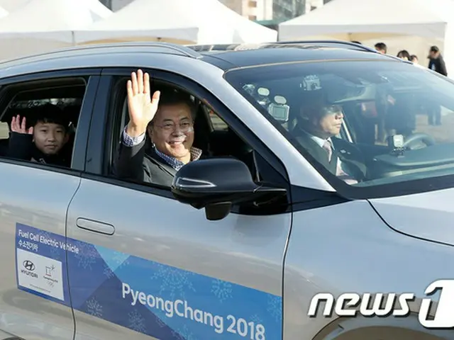 文大統領、LGサイエンスパークの開場イベント訪問…「革新成長」を激励＝韓国