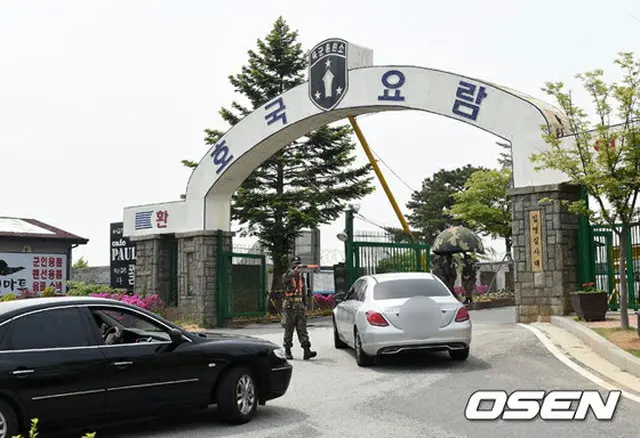 韓国俳優キム・ボム（28）が26日午後、国防の義務を果たすため論山（ノンサン）陸軍訓練所に入所した。