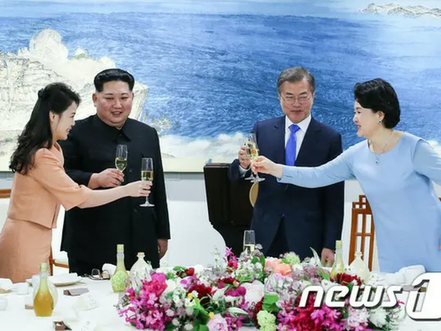 韓国の文在寅（ムン・ジェイン）大統領が、北朝鮮の金正恩（キム・ジョンウン）党委員長に乾杯の掛け声を提案した。（提供:news1）