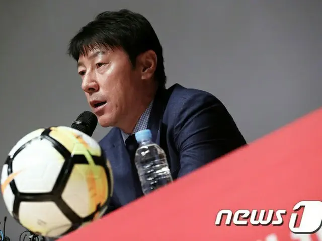 シン・テヨン監督が率いるサッカー韓国代表チームが2018ロシアW杯予備登録選手35人を国際サッカー連盟（FIFA）に提出、本格的なW杯準備に突入した。