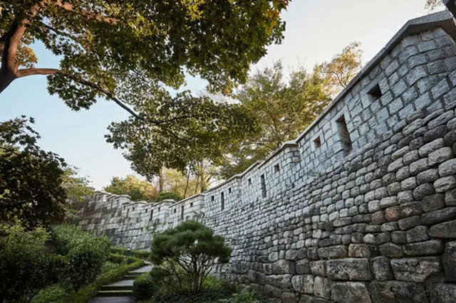 ソウル新羅ホテル、城郭体験観光プログラムを開設…600年の歴史誇る「漢陽都城」ウォーキングプログラム（オフィシャル）