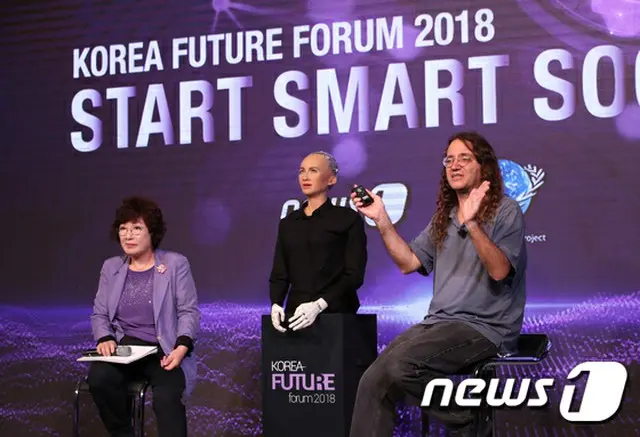 AIロボットのソフィア、「北朝鮮女性へブロックチェーン・AIを教えたい」
