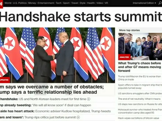 ＜米朝会談＞トランプ大統領－金委員長の”歴史的な握手”、「見たことがない」と海外メディアも興奮（提供:news1）