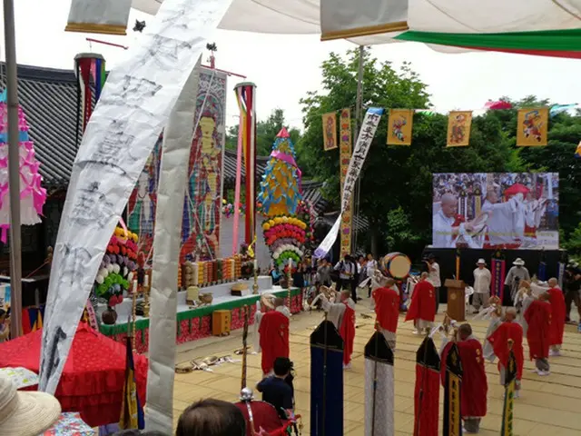 仏教総合芸術の「霊山斎」（ヨンサンジェ）が韓国ソウルの中心街で開かれた。（C）WoW！Korea​