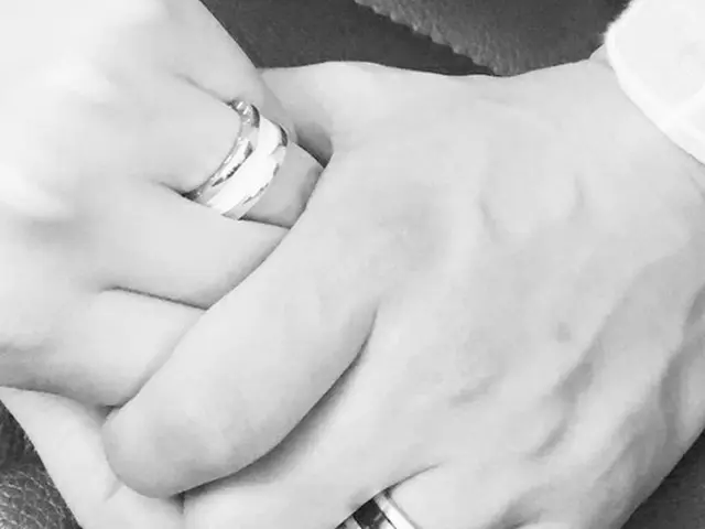 元「Click-B」キム・サンヒョク、恋人とのカップルリングを公開 「結婚はまだ…」（提供:OSEN）