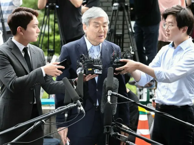 横領・背任容疑の“大韓航空”韓進グループ会長、検察に到着 「誠実に調査受ける」