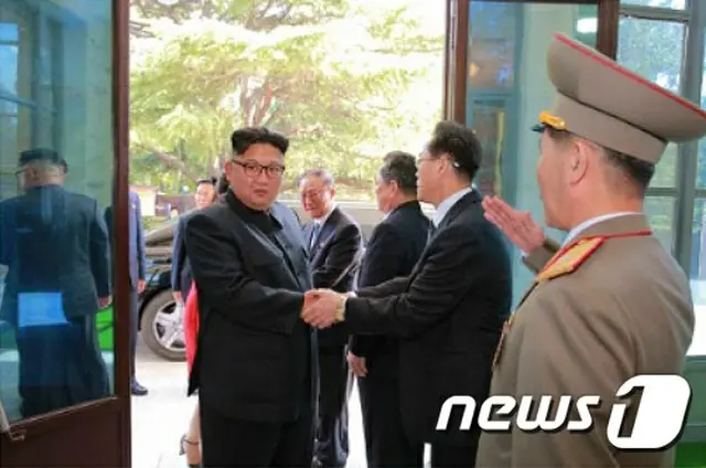 北朝鮮の金正恩（キム・ジョンウン）国務委員長が、海外で勤務中の大使など公館長らを最近、平壌へ召集したことが伝えられた。（提供:news1）