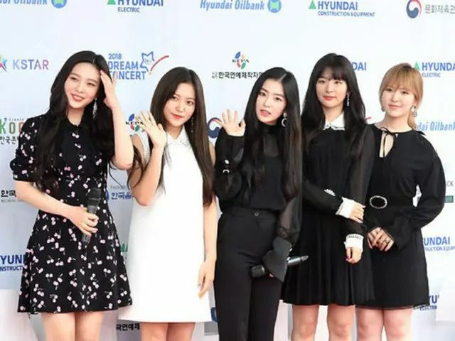 韓国ガールズグループ「Red Velvet」が、さわやかなサマーソングで歌謡界に乗り込む準備を終え、「週刊アイドル」を始めとする相次ぐバラエティ番組への出演で幅広い活躍を予告した。（提供:OSEN）