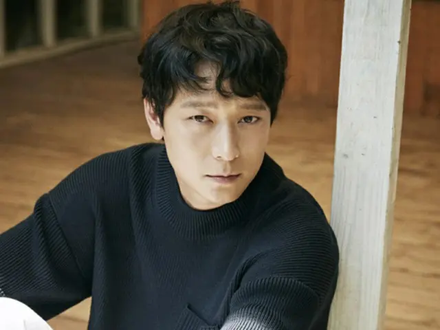 韓国俳優カン・ドンウォンが映画「人狼」で相手役を演じた女優ハン・ヒョジュとの熱愛説の後日談を明かした。（提供:news1）