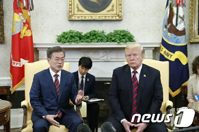 米韓首脳、米韓自由貿易協定（FTA）改定協定文に署名